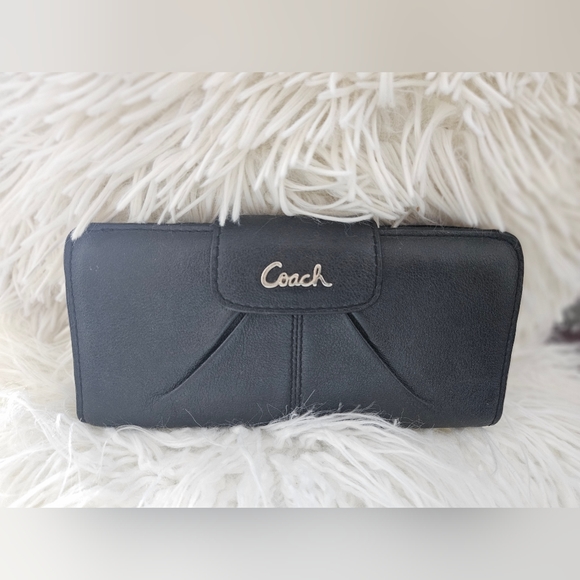 Coach Handbags - Vintage coach classic black wallet